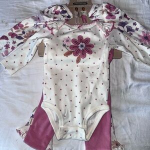 Huggies 4 Piece Layette Sets NWT